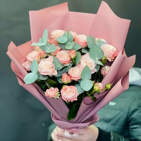 Букет пионовидных роз мадам Бомбастик