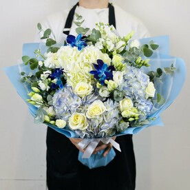 Сборный букет с гортензиями