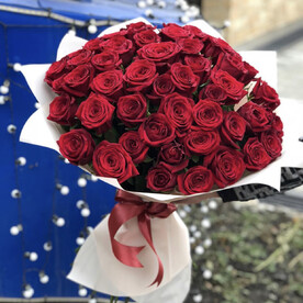 51 роза Ред Наоми