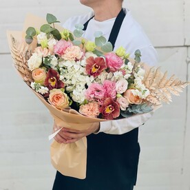 Сборный букет с пионовидными розами Гравити