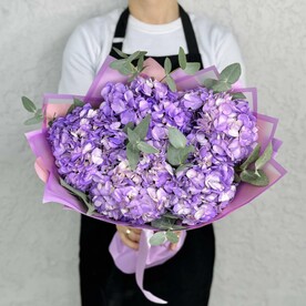 Букет сиреневых гортензий