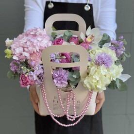 Авторская композиция с гортензиями и орхидеями