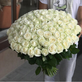 101 белая Роза в букете