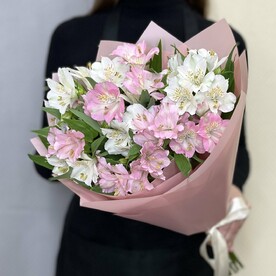 Букет альстромерии