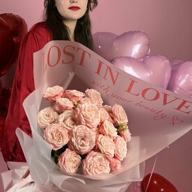 Букет из нежной кустовой розы