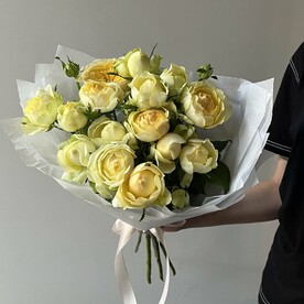 Монобукет желтых кустовых роз