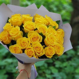 Желтые розы в упаковке🌸