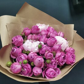 Малиновые пионовидные розы с пионами🌸