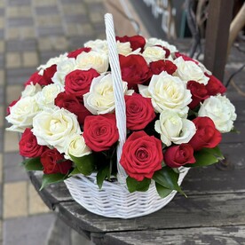 Корзина с розами🌺