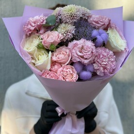 Букет с эустомой, хризантемой, розой