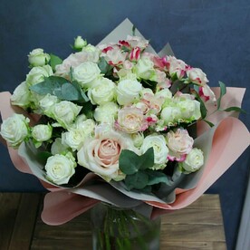 Букет с кустовыми розами🌸