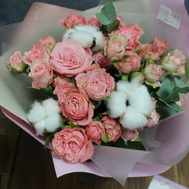 Букет с кустовыми розами🌸