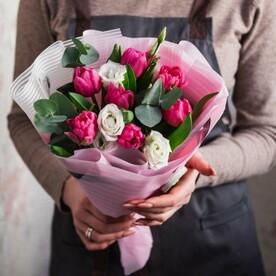 Малинка с тюльпанами🌺