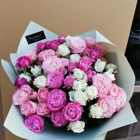 Микс из нежных пионовидных, кустовых роз🌸