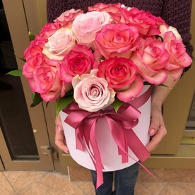 Розовые розы в коробке🌸