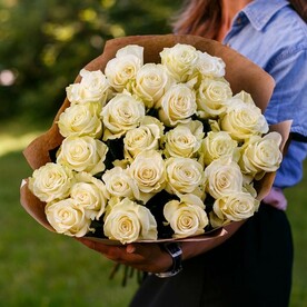 Букет с белой розой в крафт упаковке🌸