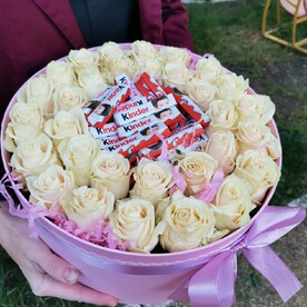 🌸Коробка со сладостями и белыми розами🌸