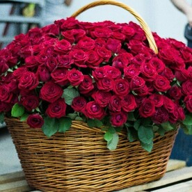 Корзина с розами🌸