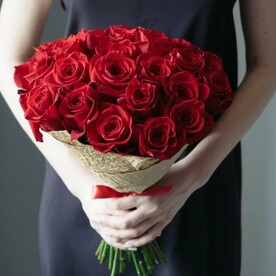 Красные розы в упаковке🌸