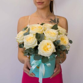 Ароматные пионовидные розы в коробочке