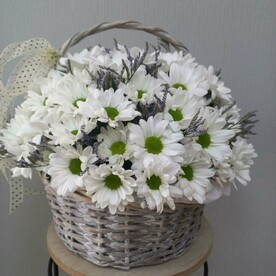 Корзина с хризантемой