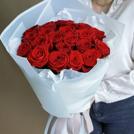 Букет из 21 красной розы