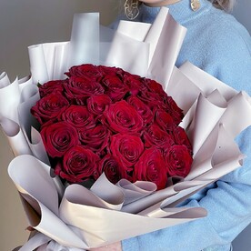 Букет из 25 роз в WOW-упаковке