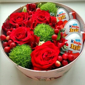 Коробочки с цветами и киндерами