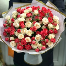 Букет из кустовой розы