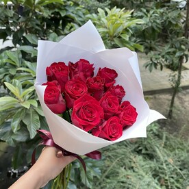 11 красных роз