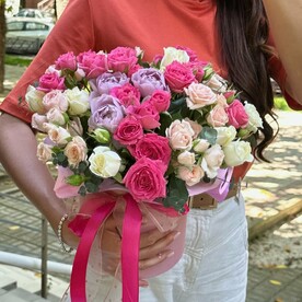 Коробка с кустовыми розами