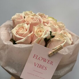 15 нежно-розовых роз