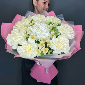 Букет с французскими розами, альстромериями и гортензией. Букет 101