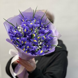 Букет из Ирисов с гипсофилой