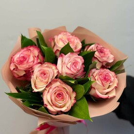 Букет из 7 розовых роз