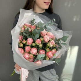 Пионовидные розы Бомбастик