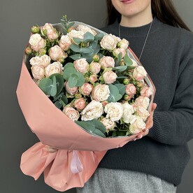 Пионовидные розы Бомбастик