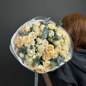 Букет из кустовых роз Салинеро