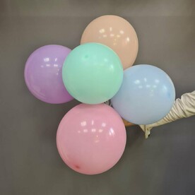 Пять разноцветных шариков