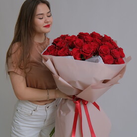 ШИКАРНЫЙ БУКЕТ ИЗ 25 КРАСНЫХ РОЗ ШИКАРНЫЙ