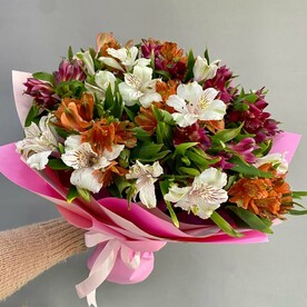 БУКЕТ ИЗ 15 РАЗНОЦВЕТНЫХ АЛЬСТРОМЕРИЙ