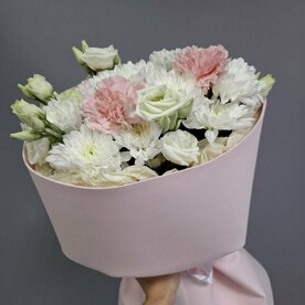 Букет из хризантемы и эустом