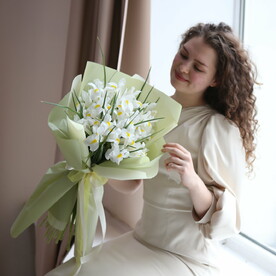 БУКЕТ ИЗ 25 БЕЛЫХ ИРИСОВ