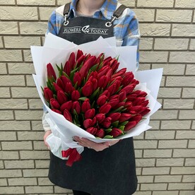 Букет из 75 красных тюльпанов