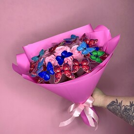 Светящийся букет из бабочек и мыльных роз