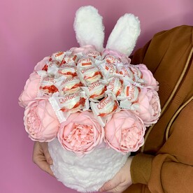 Конфеты Raffaello и мыльные пионы в плюшевой коробке зайка(02)