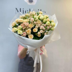 Букет кустовых роз