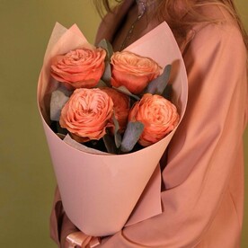 Букет пионовидных роз