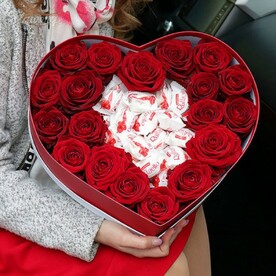 19 роз с рафаэлло