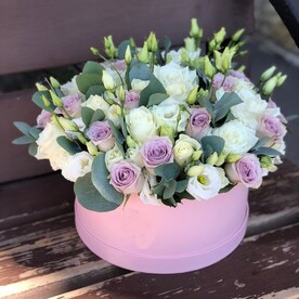 Шляпная коробка с цветами